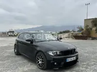 Usado BMW 118 Sport Line 143 CV (105 kW) 2009 Negro Utilitario