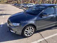 Usado Skoda Octavia Active 105 CV (77 kW) 2014 Gris / plata Berlina