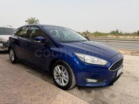 Usado Ford Focus Trend 125 CV (91 kW) 2017 Azul Berlina