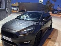 Usado Ford Focus Sport 182 CV (133 kW) 2017 Gris / plata Berlina