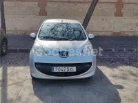 Usado Peugeot 107 68 CV (50 kW) 2006 Gris / plata Utilitario