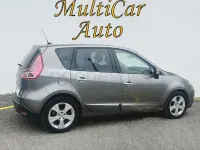 Usado Renault Scénic Dynamique 130 CV (95 kW) 2010 Gris / plata Monovolumen