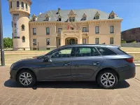 Usado Seat Leon Style 150 CV (110 kW) 2021 Gris / plata Familiar
