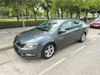 Usado VW Passat 105 CV (77 kW) 2013 Gris / plata Berlina