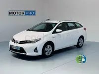 Usado Toyota Auris Hybrid Active 136 CV (100 kW) 2013 Blanco Familiar