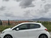 Begagnad Peugeot 208 Active 99 HK (72 kW) 2019 Vit Halvkombi