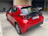 Usado Toyota Yaris Hybrid Active 116 CV (85 kW) 2025 Rojo