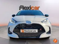 Usado Toyota Yaris Plus 131 CV (96 kW) 2024 Gris Utilitario