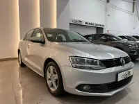 Usado VW Jetta Advance 105 CV (77 kW) 2011 Gris / plata Berlina