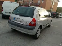 Usado Renault Clio II Expression 60 CV (44 kW) 2004 Azul Berlina