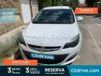 Usado Opel Astra Selective 110 CV (80 kW) 2012 Blanco Familiar