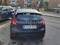 Usado Ford Fiesta Ghia 96 CV (70 kW) 2010 Gris / plata Berlina