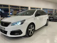 Usado Peugeot 308 SW GT 130 CV (95 kW) 2021 Blanco Familiar