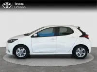 Usado Toyota Yaris Hybrid Active 116 CV (85 kW) 2022 Blanco Monovolumen
