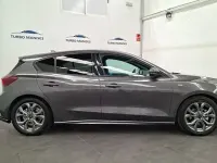 Usado Ford Focus ST-Line 155 CV (114 kW) 2026 Gris / plata Berlina