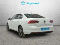Usado VW Passat Executive 150 CV (110 kW) 2022 Blanco Familiar