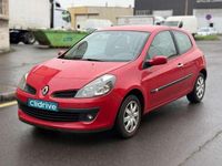 Usado Renault Clio II Authentique 86 CV (63 kW) 2007 Rojo Berlina