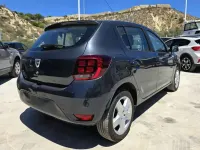 Usado Dacia Sandero Acces 75 CV (55 kW) 2018 Negro Utilitario