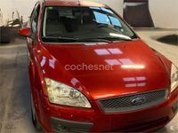 Usado Ford Focus Ghia 115 CV (84 kW) 2008 Granate Berlina