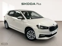 Usado Skoda Fabia Selection 95 CV (69 kW) 2024 Blanco Utilitario