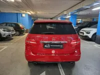 Usado Mercedes B180 122 CV (89 kW) 2012 Rojo Utilitario