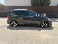 Usado VW Touran Sportline 150 CV (110 kW) 2017 Gris / plata Monovolumen