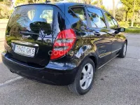 Usado Mercedes A180 Avantgarde 109 CV (80 kW) 2009 Negro Monovolumen