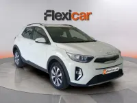 Usado Kia Stonic 101 CV (74 kW) 2025 Blanco SUV