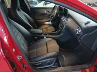 Usado Mercedes GLA180 122 CV (89 kW) 2019 Rojo SUV