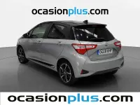Usado Toyota Yaris 100 CV (73 kW) 2018 Gris Utilitario