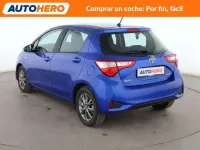 Usado Toyota Yaris Hybrid Active 101 CV (74 kW) 2018 Azul Berlina