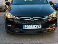 Usado Opel Astra Selective 125 CV (91 kW) 2019 Negro Berlina
