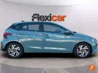 Usado Hyundai i20 101 CV (74 kW) 2024 Verde Utilitario