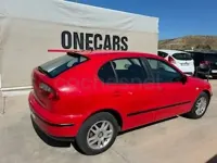 Używany Seat Leon Stella 90 KM (66 kW) 2002 Czerwony Hatchback