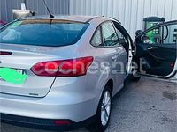 Usado Ford Focus Trend 100 CV (73 kW) 2015 Gris / plata Berlina