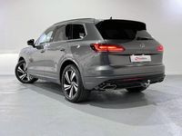 Usado VW Touareg R-line 231 CV (169 kW) 2022 Gris / plata SUV