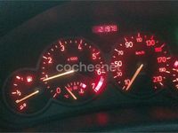 Usado Peugeot 206 90 CV (66 kW) 1999 Verde Utilitario