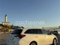 Usado Toyota Auris Hybrid Active 136 CV (100 kW) 2017 Blanco Familiar