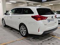Usado Toyota Auris Hybrid Active 136 CV (100 kW) 2014 Blanco Familiar