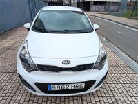 Usado Kia Rio 85 CV (62 kW) 2013 Blanco Berlina