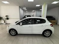 Usado Peugeot 208 Active 100 CV (73 kW) 2015 Blanco Utilitario