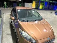 Usado Ford Fiesta Trend 82 CV (60 kW) 2013 Marrón Berlina