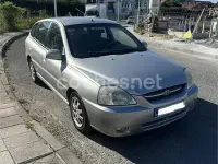 Usado Kia Rio 97 CV (71 kW) 2005 Gris / plata Berlina