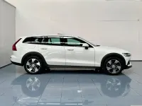 Usado Volvo V60 CC 197 CV (144 kW) 2021 Blanco Familiar