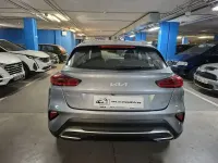 Usado Kia XCeed 100 CV (73 kW) 2024 Gris / plata SUV