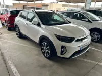 Käytetty Kia Stonic Style 100 HP (73 kW) 2025 Valkoinen Katumaasturi