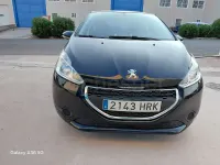 Usado Peugeot 208 Active 92 CV (67 kW) 2013 Negro Utilitario