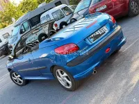 Usado Peugeot 206 110 CV (80 kW) 2002 Azul Descapotable