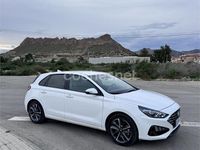 Usado Hyundai i30 110 CV (80 kW) 2022 Blanco Berlina