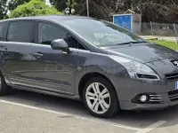 Usado Peugeot 5008 Premium 110 CV (80 kW) 2010 Gris / plata Monovolumen